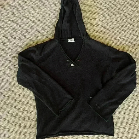 Cutie Columbia Knit Sweater With Mouse Button - Picture 1 of 3